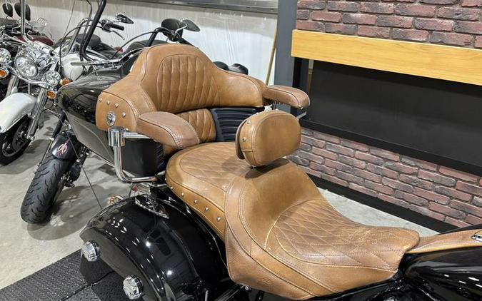 2015 Indian Motorcycle® Roadmaster™ Thunder Black