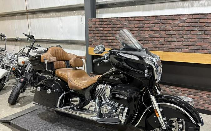 2015 Indian Motorcycle® Roadmaster™ Thunder Black