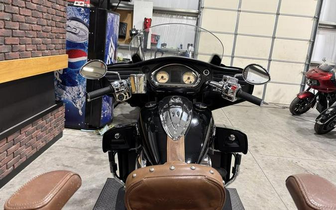 2015 Indian Motorcycle® Roadmaster™ Thunder Black