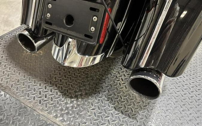 2015 Indian Motorcycle® Roadmaster™ Thunder Black