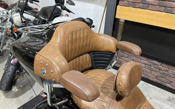 2015 Indian Motorcycle® Roadmaster™ Thunder Black