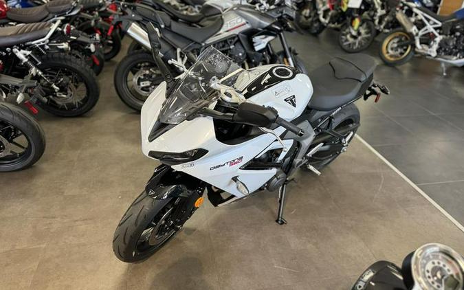 2025 Triumph Daytona 660 Snowdonia White/Sapphire Black