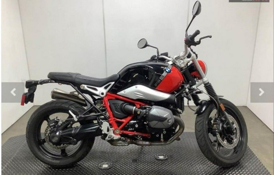 2022 BMW R nineT Scrambler 719 Black Storm Metallic / Racing Red