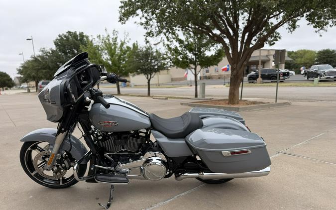 2026 Harley-Davidson® Street Glide® Dark Billiard Gray Chrome Trim
