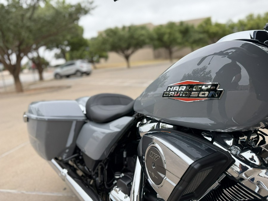 2026 Harley-Davidson® Street Glide® Dark Billiard Gray Chrome Trim