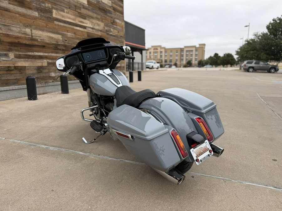 2026 Harley-Davidson® Street Glide® Dark Billiard Gray Chrome Trim