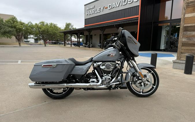 2026 Harley-Davidson® Street Glide® Dark Billiard Gray Chrome Trim