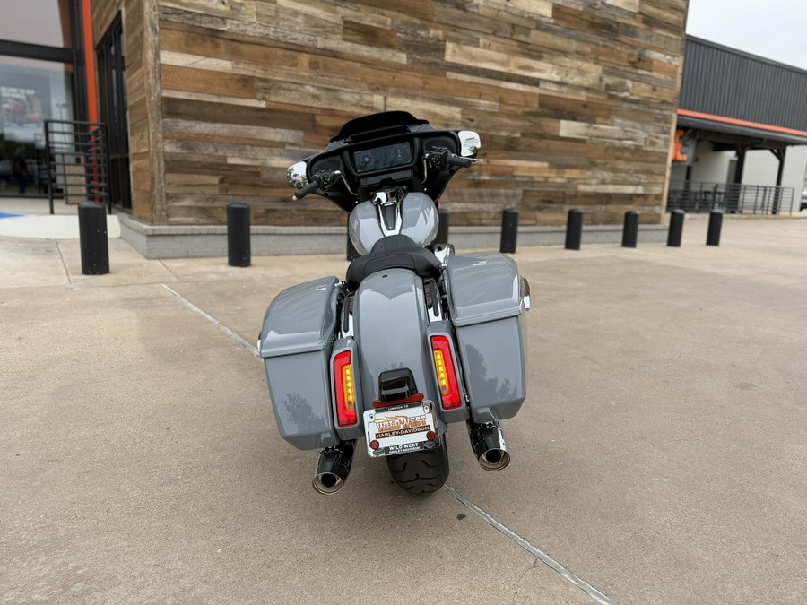 2026 Harley-Davidson® Street Glide® Dark Billiard Gray Chrome Trim