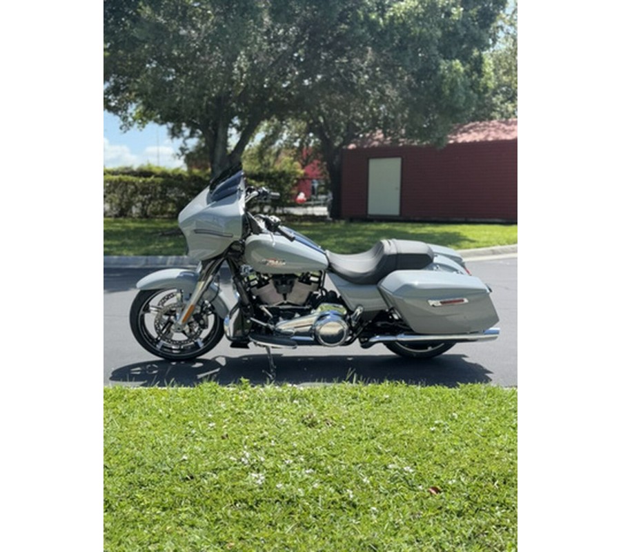 2025 Harley-Davidson FLHX - Street Glide