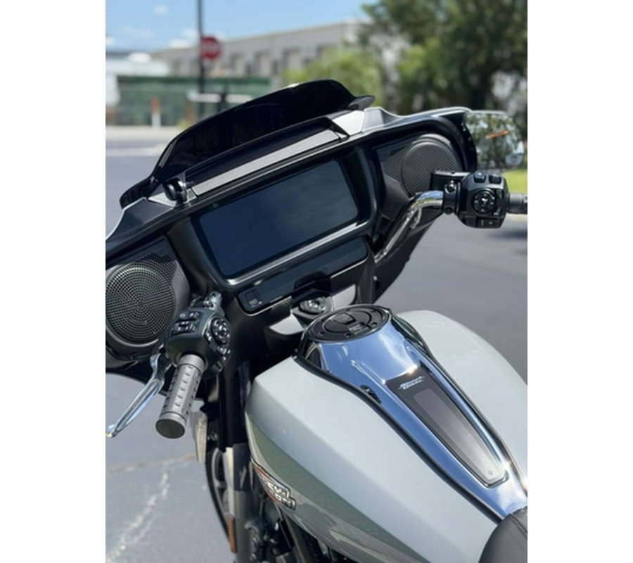 2025 Harley-Davidson FLHX - Street Glide