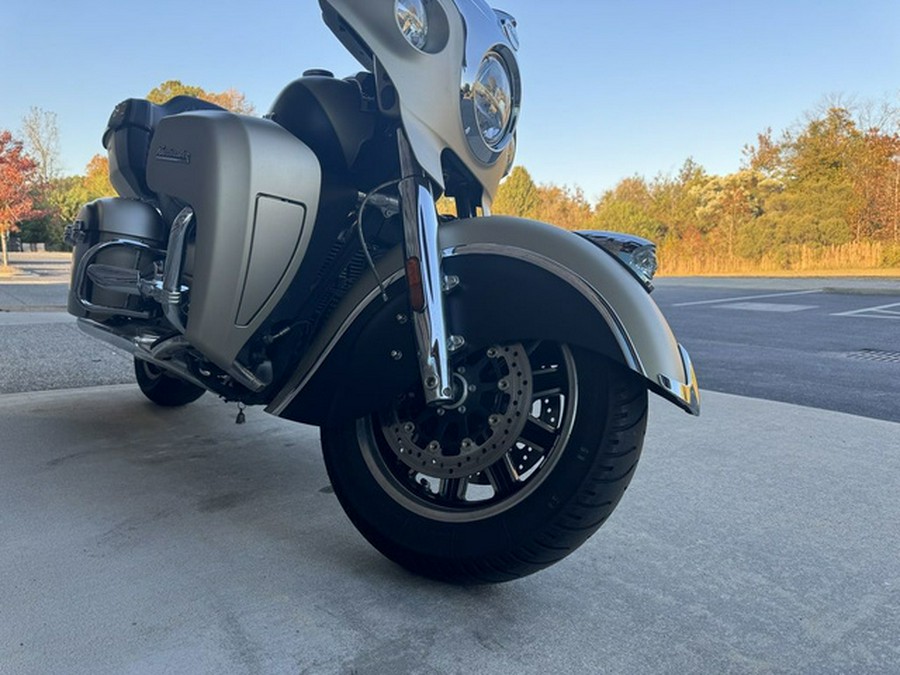 2019 Indian Roadmaster Icon Series Dirt Track SmokeThunder B