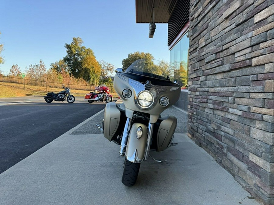 2019 Indian Roadmaster Icon Series Dirt Track SmokeThunder B