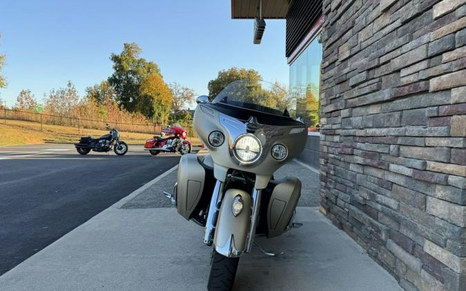 2019 Indian Roadmaster Icon Series Dirt Track SmokeThunder B