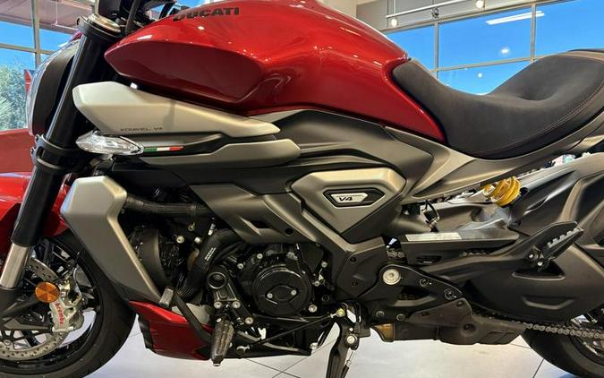 2026 Ducati XDiavel V4 Burning Red