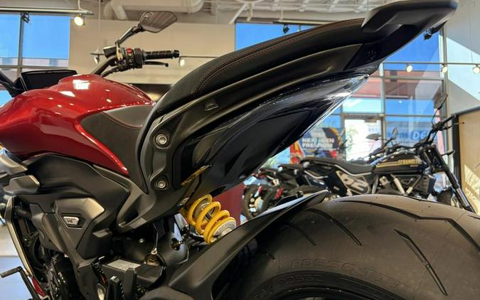 2026 Ducati XDiavel V4 Burning Red
