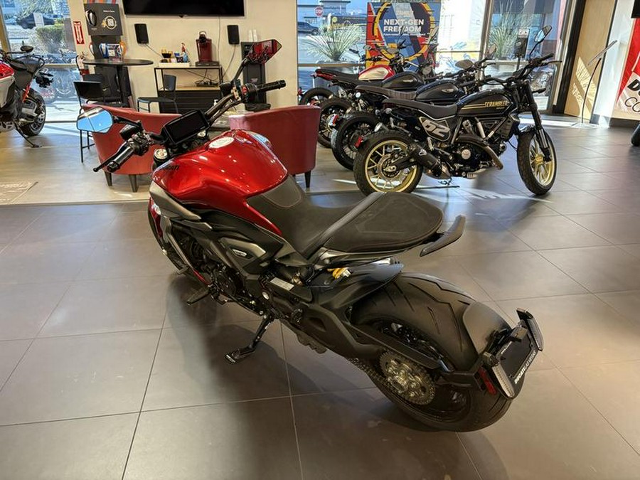 2026 Ducati XDiavel V4 Burning Red