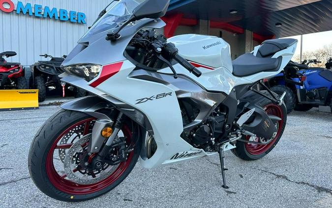 2024 Kawasaki Ninja® ZX™-6R ABS Pearl Robotic White/Metallic Graphite Gray