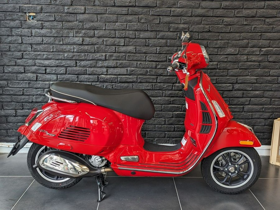 2023 Vespa GTS SUPER