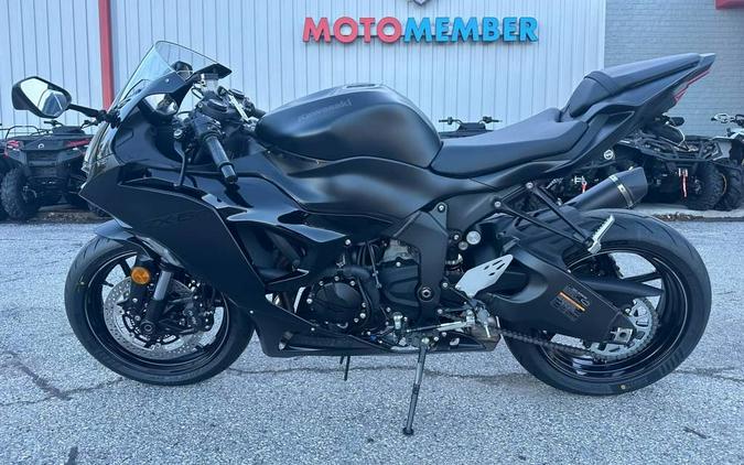 2024 Kawasaki Ninja® ZX™-6R ABS Metallic Flat Spark Black/Ebony