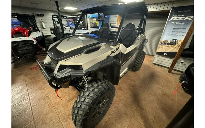 2024 Polaris Industries GENERAL XP PREMIUM MATTE SILVER QUARTZ