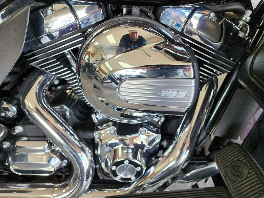 2015 Harley-Davidson® Electra Glide Ultra Limited FLHTK