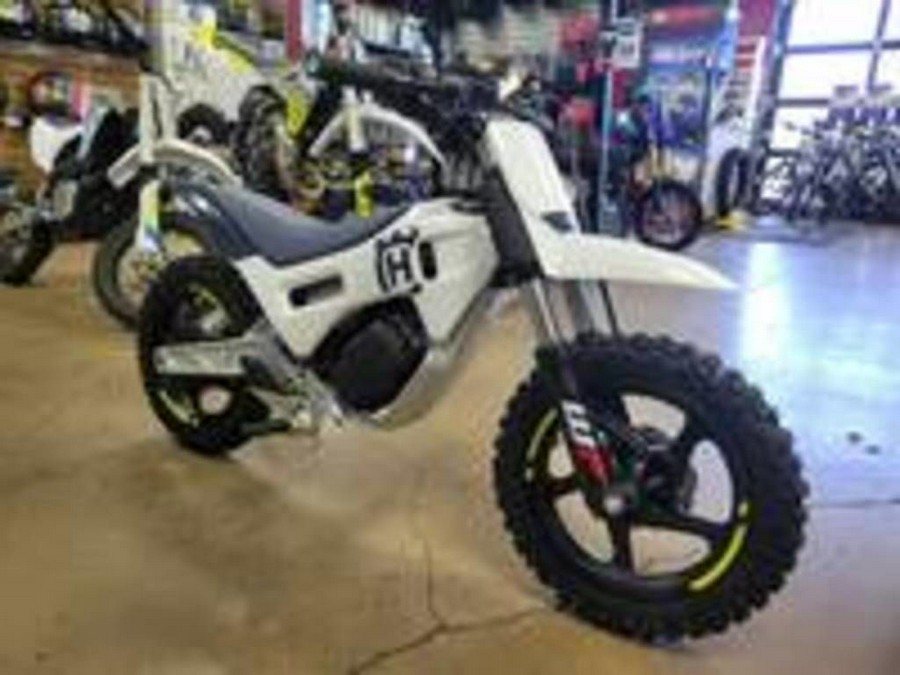 2024 Husqvarna® EE 2