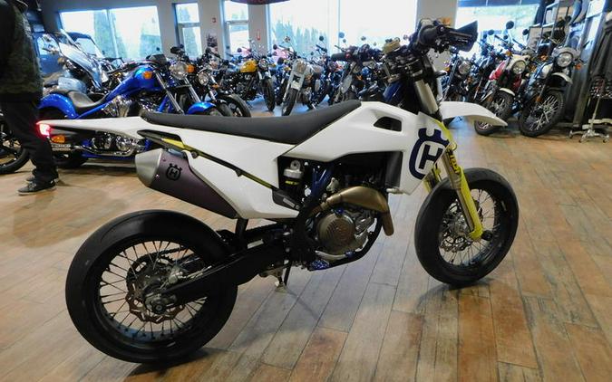 2019 Husqvarna® F2303S0