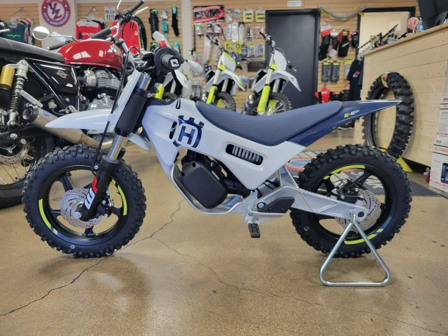 2024 Husqvarna® EE 2