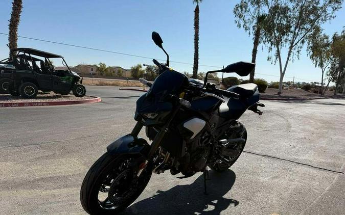 2025 Kawasaki Z900 ABS Metallic Spark Black/Metallic Carbon Gray
