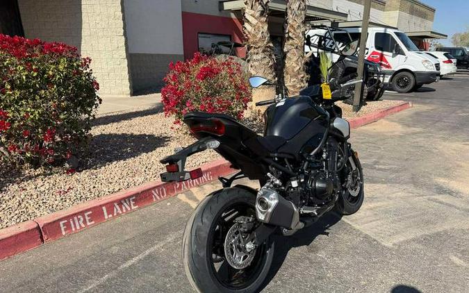 2025 Kawasaki Z900 ABS Metallic Spark Black/Metallic Carbon Gray