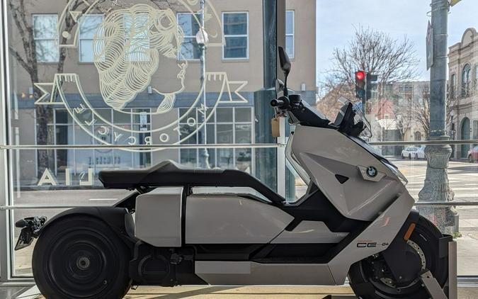 2023 BMW CE 04 Review [Urban Electric Commuter Scooter]