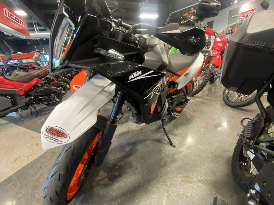 2024 KTM 890 SMT