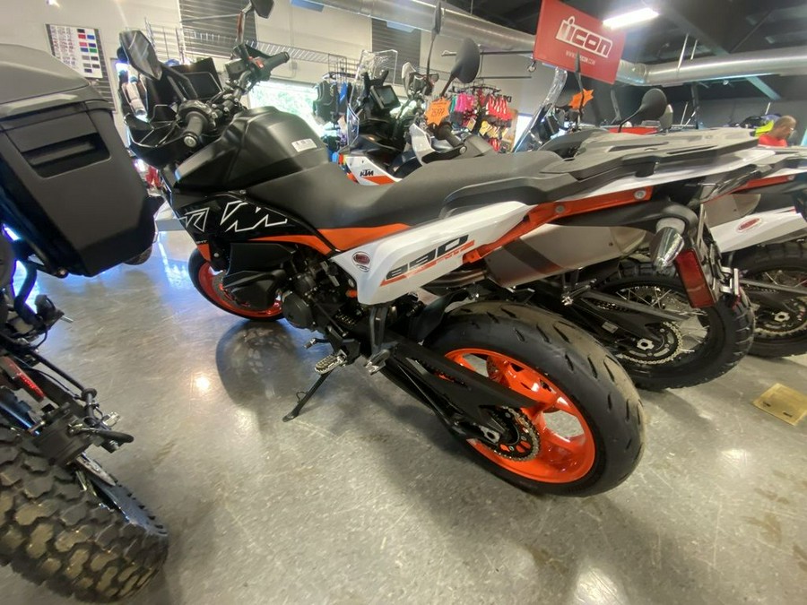 2024 KTM 890 SMT