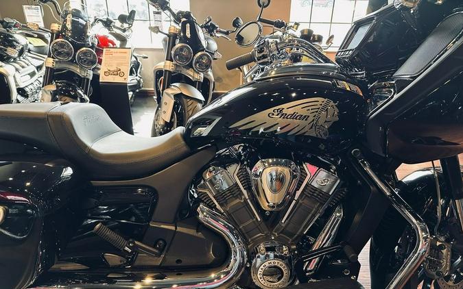 2023 Indian Motorcycle® Challenger® Limited Black Metallic