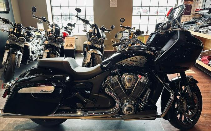 2023 Indian Motorcycle® Challenger® Limited Black Metallic