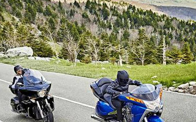 2016 Victory Motorcycles® Vision Gloss Black