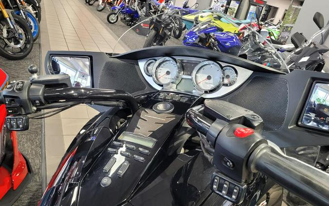 2016 Victory Motorcycles® Vision Gloss Black