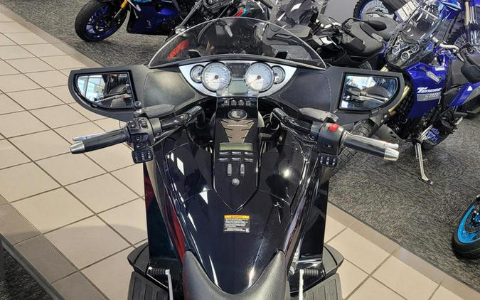 2016 Victory Motorcycles® Vision Gloss Black