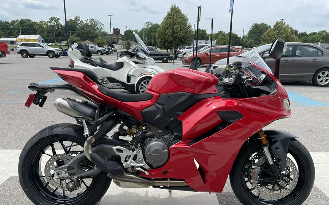 2026 Ducati Panigale V2 - DEMO -