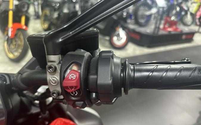 2025 Ducati Diavel V4 Ducati Red V4