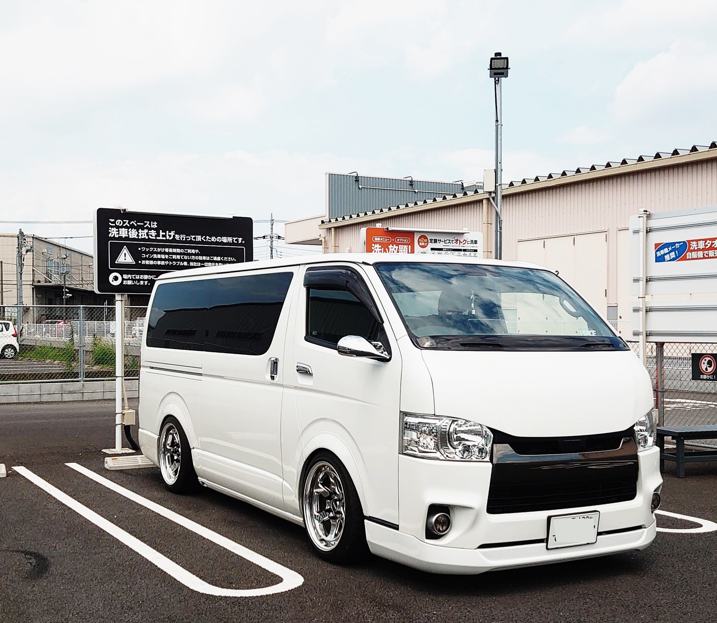 ハイエースバン TRH200V