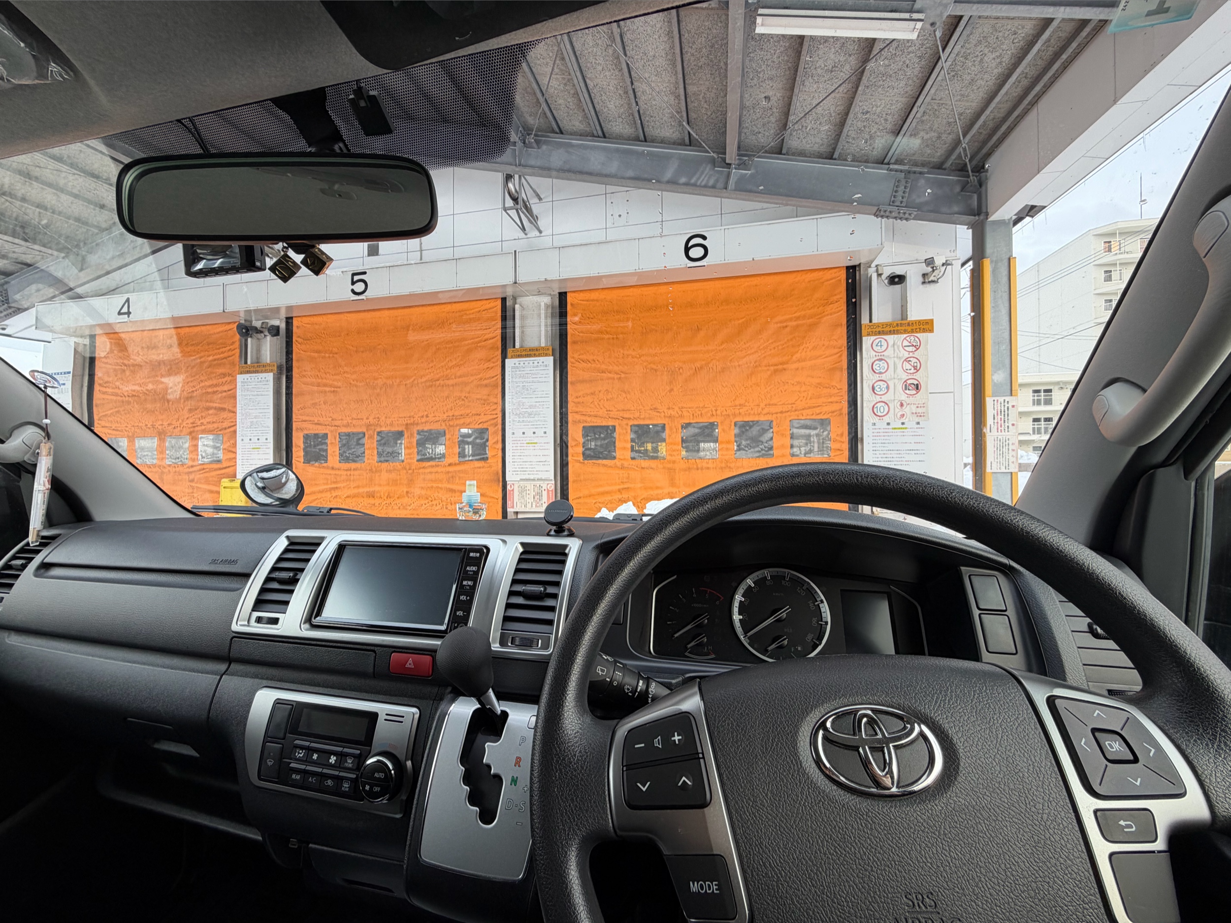 ハイエースバン GDH206V