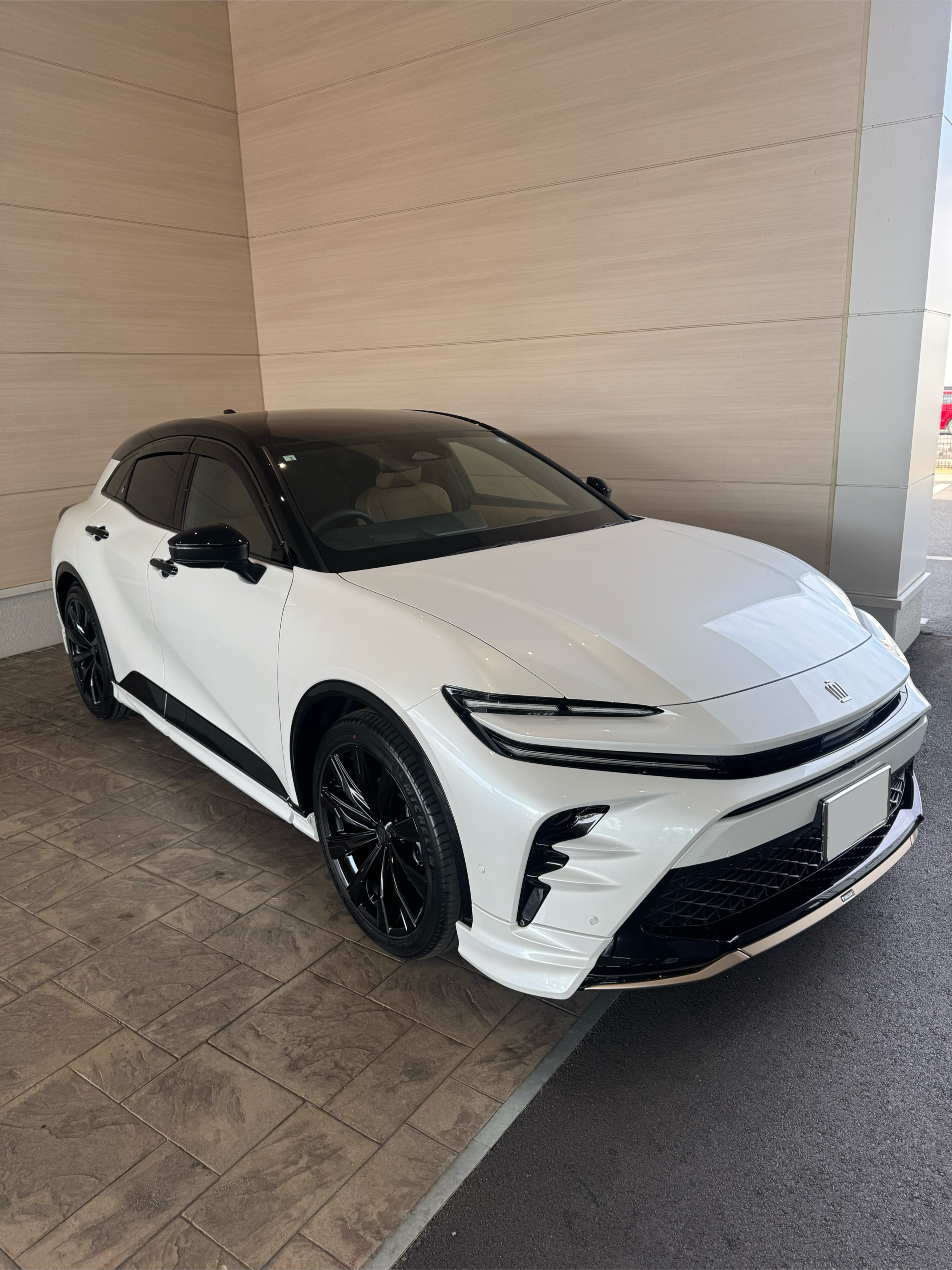 クラウンスポーツ AZSH36W