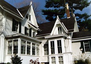 Thomas Cernea (1834-1876), R.W. Hamilton House, South Facade, 1871. Photograph by Sharon J. Baatz, 1995. Image courtesy of Jeffrey Marshall, Historic Preservation Program, Bucks County Community College.