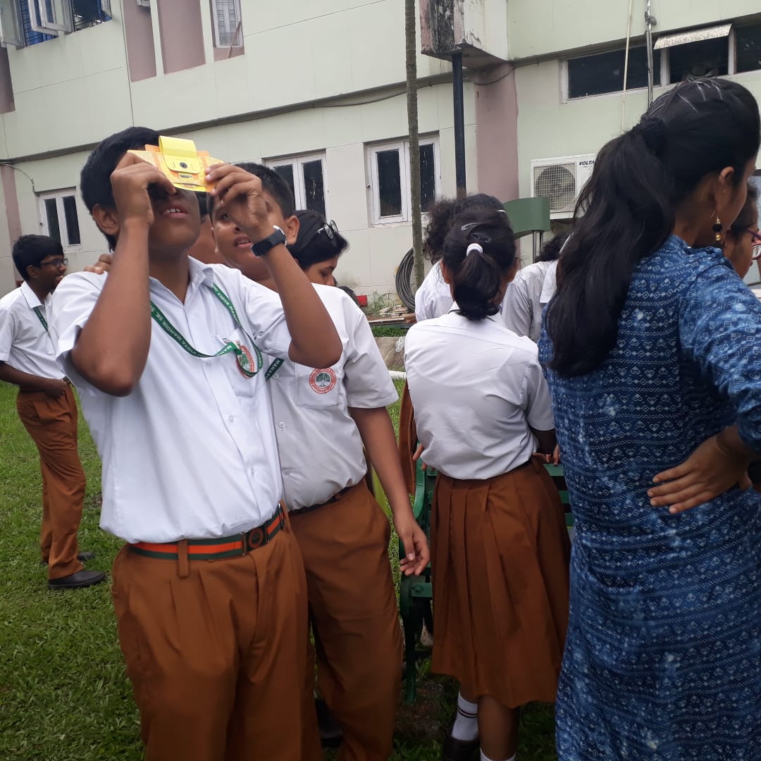 students-with-foldscope.jpeg