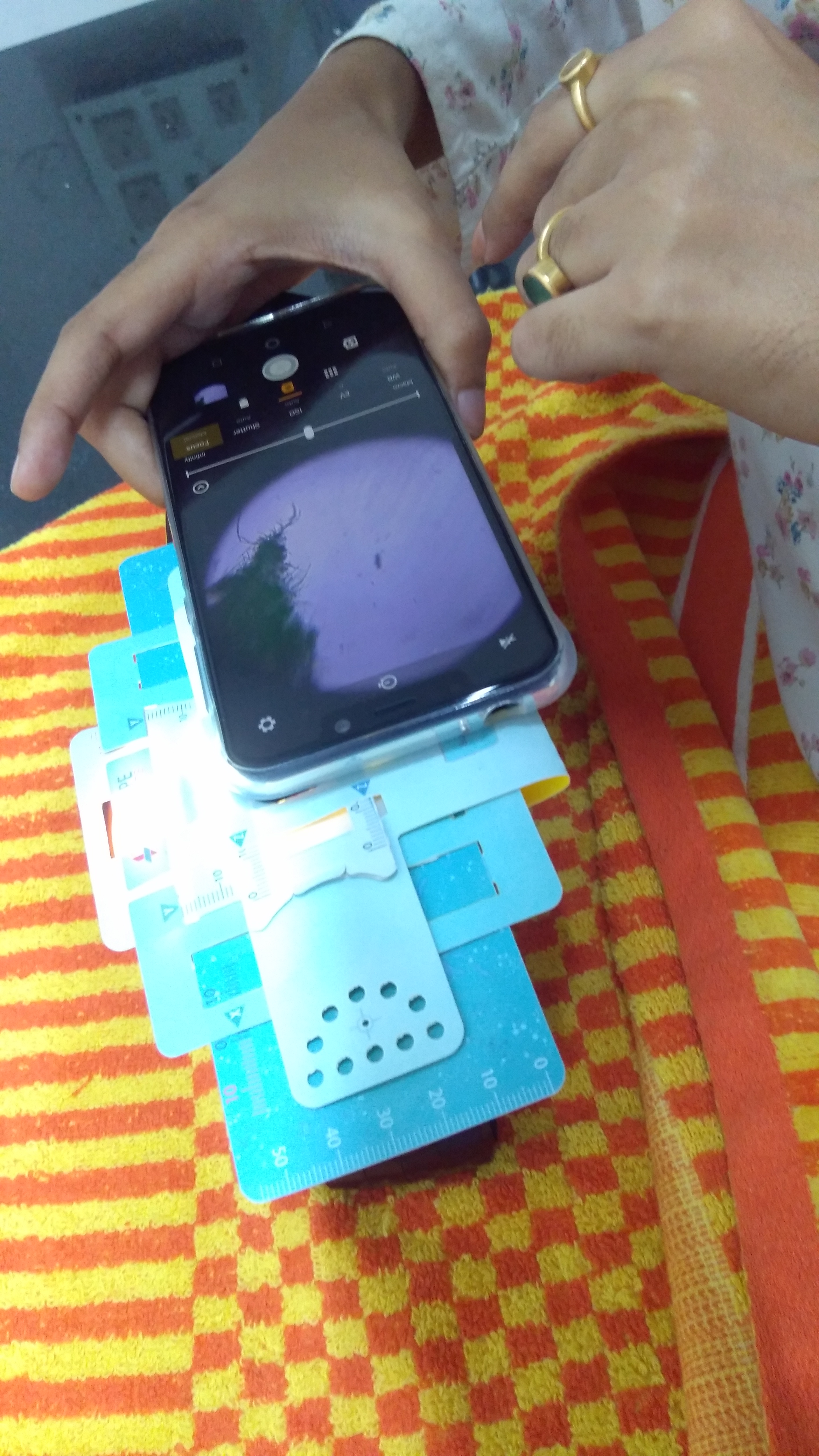 Working-with-Foldscope.jpg