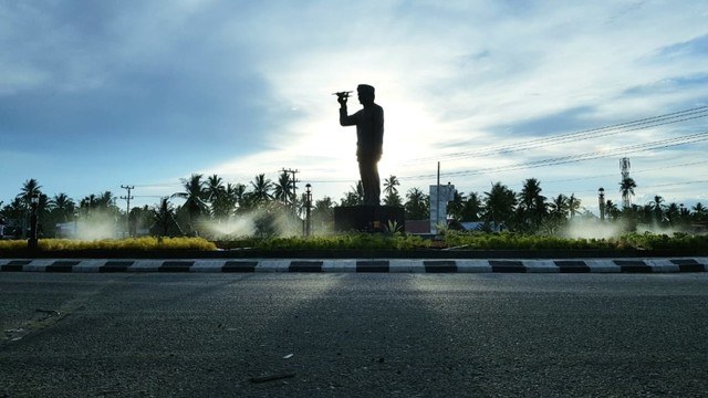 Patung Habibie Gorontalo Kumparan