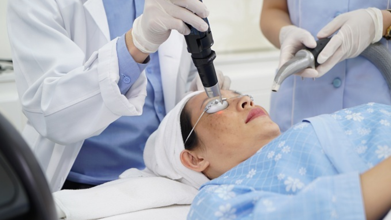 laser trị nám