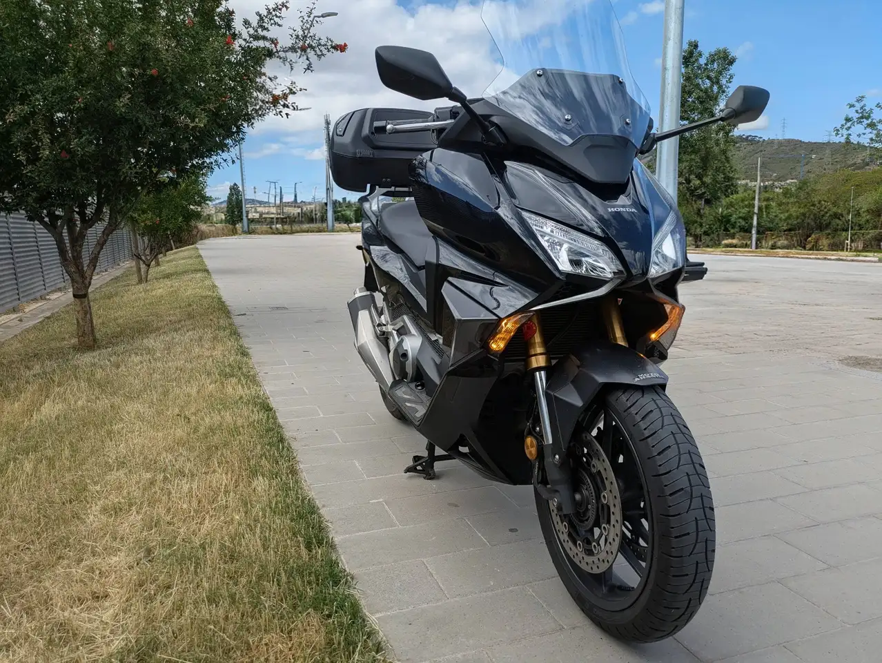 Honda Forza 750 – Vista 2