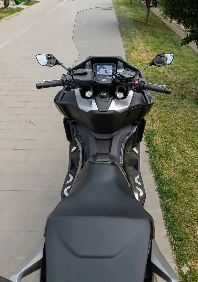 Honda Forza 750 - Vista 9